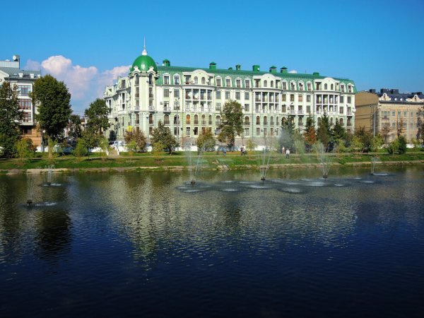 Парк черное озеро Казань