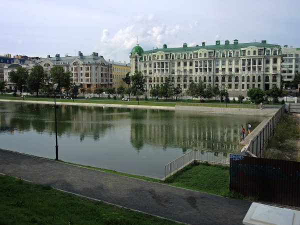 Парка черное озеро Казань