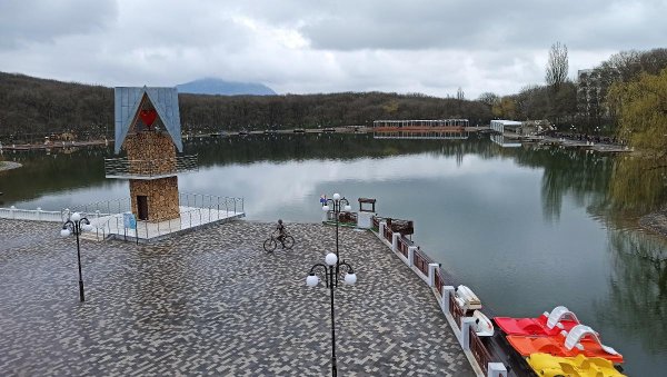 Декоративное озеро Железноводск