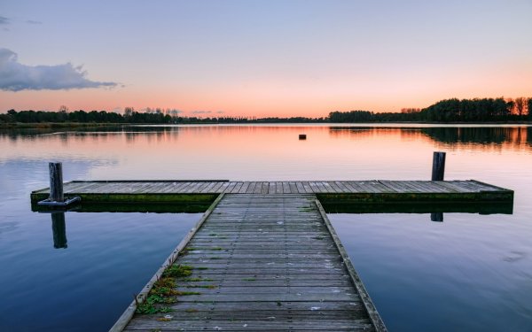 Причал на озере