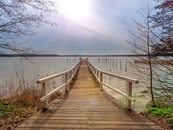 Деревянный Пирс на озере