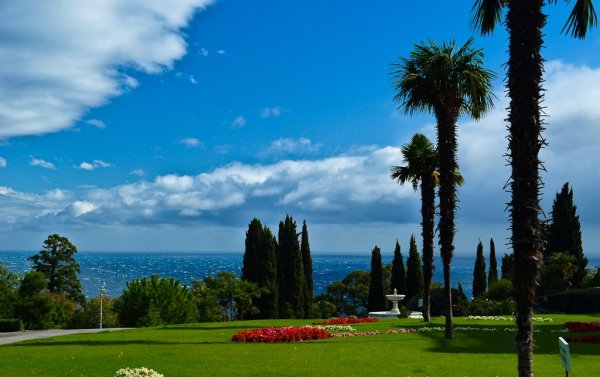Ливадийский дворец парк море