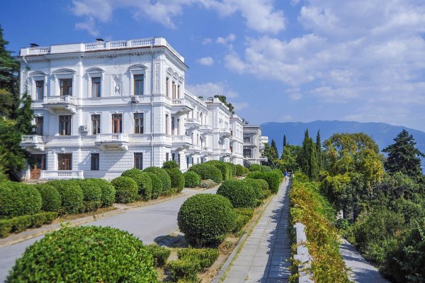 Ливадийский дворец (поселок Ливадия)