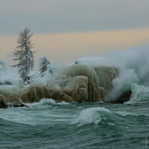 Озеро Байкал шторм