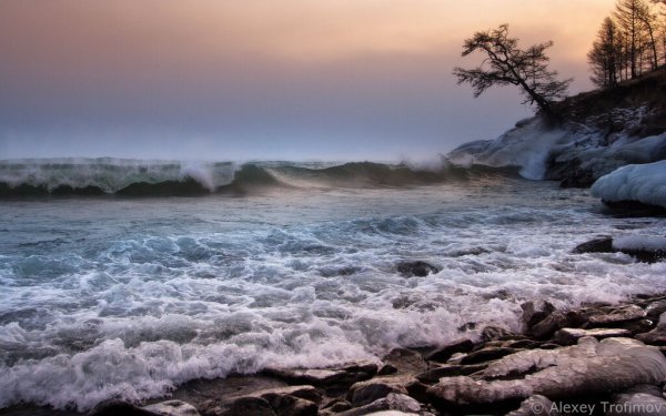 Озеро Байкал волны
