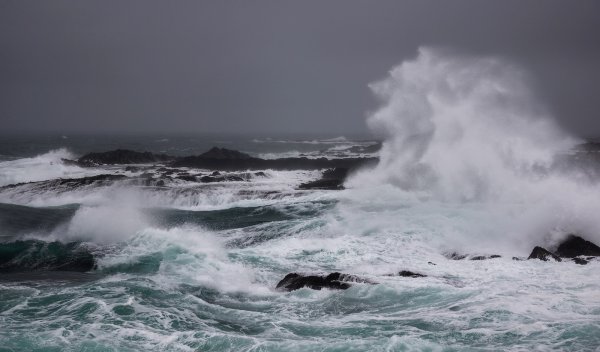 Озеро Байкал шторм