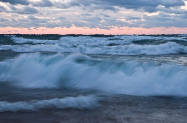 Озеро Байкал волны