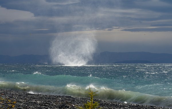 Водяной смерч на Байкале