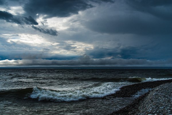 Озеро Байкал шторм