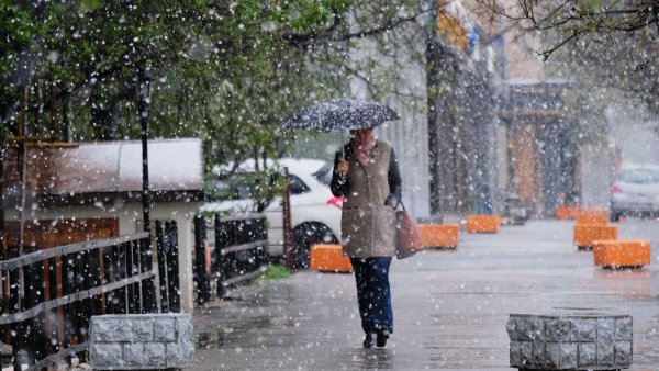Снег весной в Москве