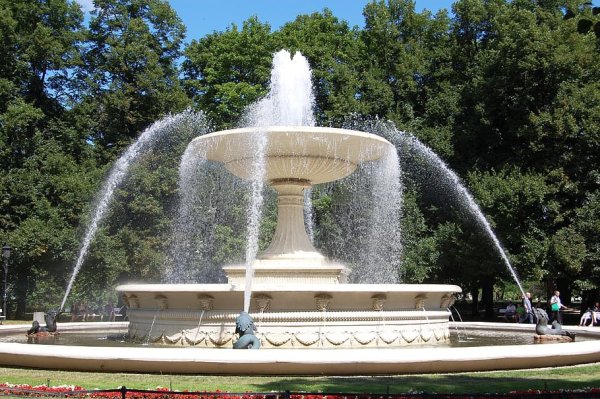 Фонтан парковый