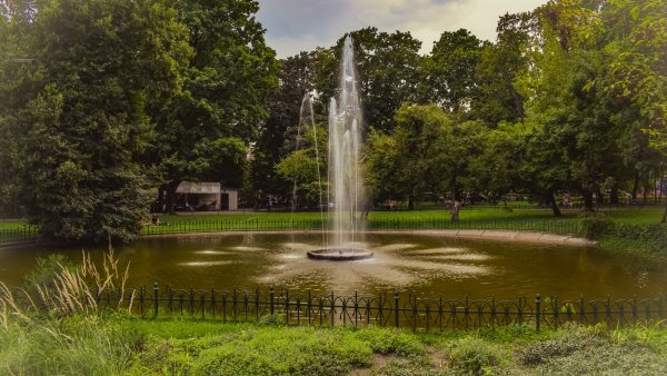 Фон парка с фонтаном