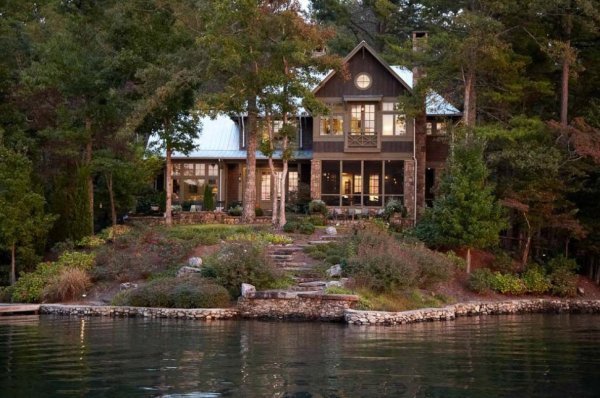 Дом Гилбертов у озера