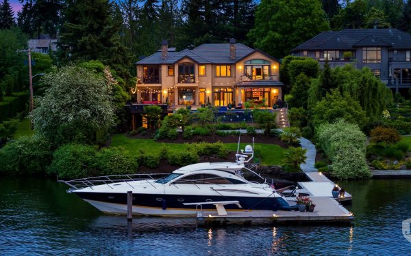 Вилла с яхтой