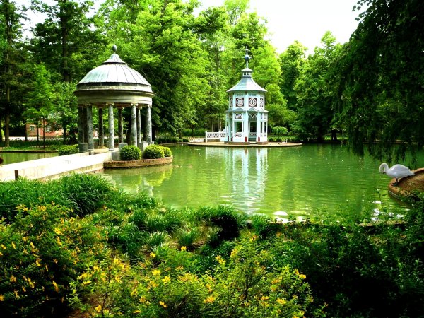 Ротонда в Ботаническом саду Москва