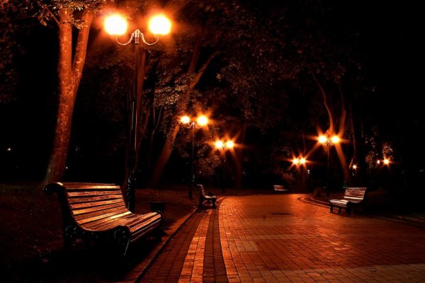 Поздний вечер в городе