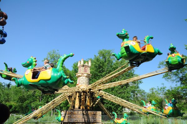 Парк г Лабинск карусели