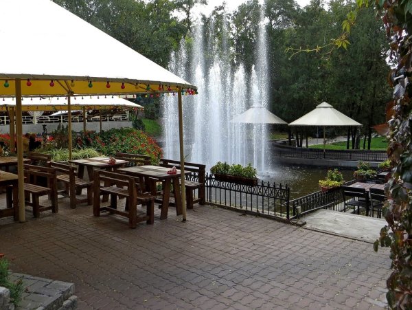 Иверия парк фонтан Ростов