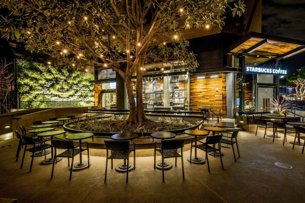 Летнее кафе Старбакс