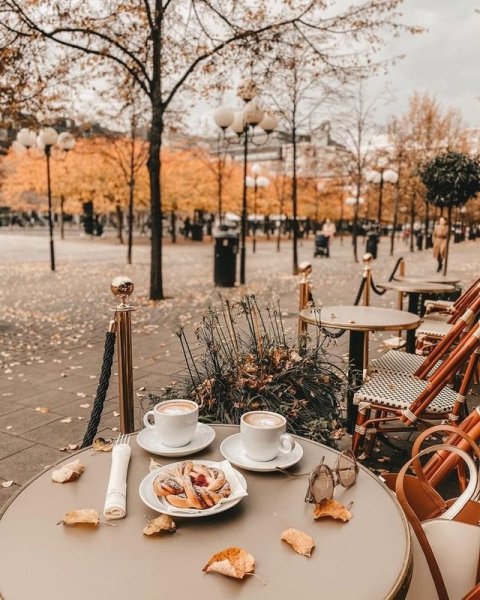 Уютное осеннее кафе