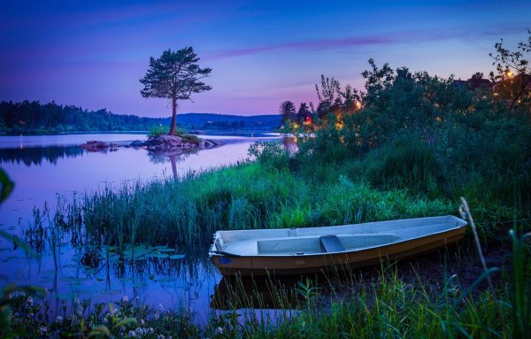 Лодка на озере