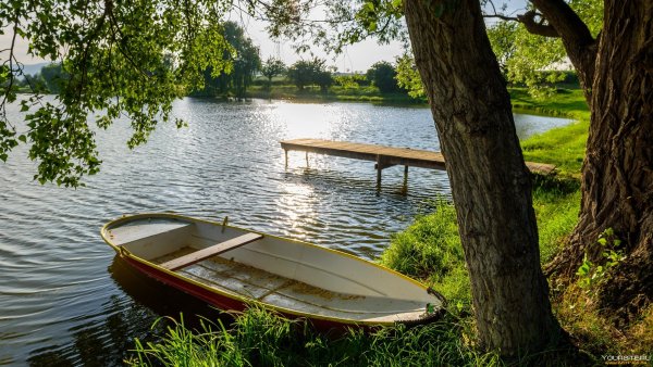 Лодка на реке