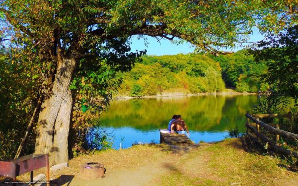 Отдых на берегу реки