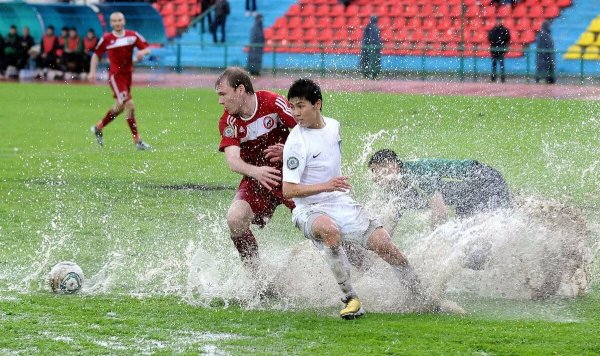 Футбол в дождь