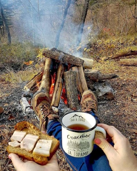 Кружка чая на природе