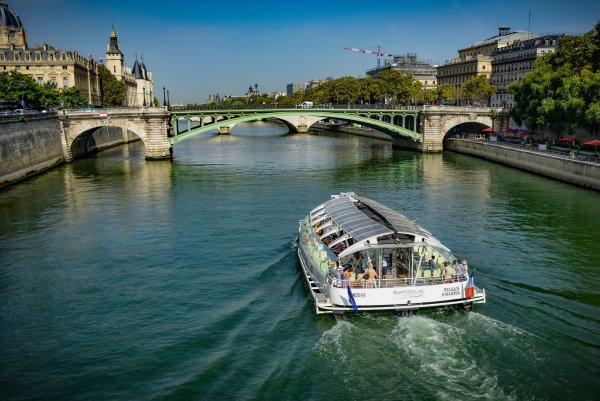Река в Франции seine