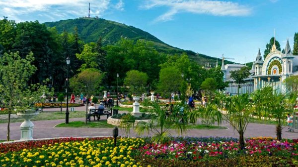 Пятигорск картины парк цветник