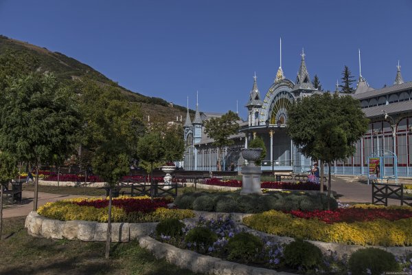 Парк цветник в Пятигорске Машук