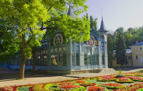 Пятигорск Лермонтовская галерея цветник