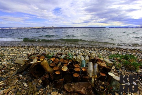 Загрязненный берег Байкала