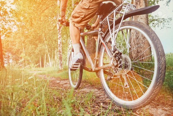 Мужчина на велосипеде Эстетика