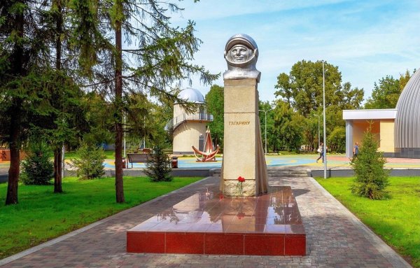 Сквер имени Гагарина Новокузнецк