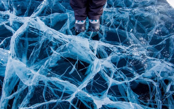 Под ногами лед