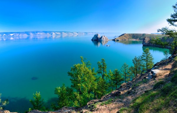 Байкал лето Шаманка камень