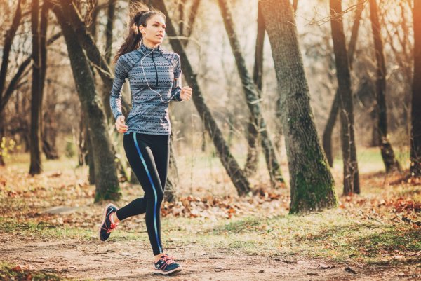 Девушка на пробежке