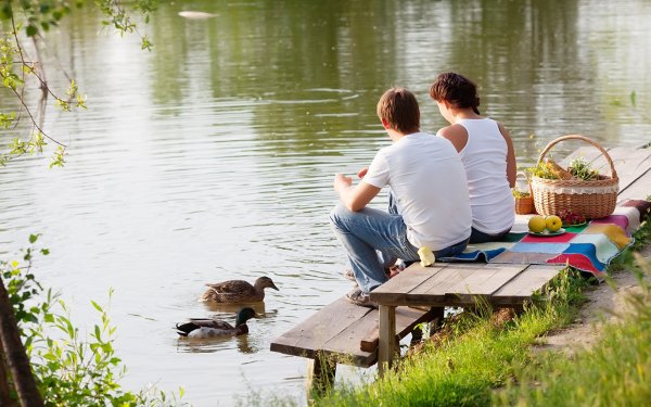 Пикник на берегу реки