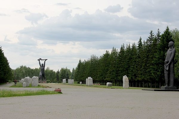 Мемориальный комплекс в парке Победы Омск
