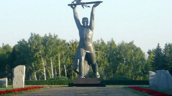 Парк Победы Омск памятники