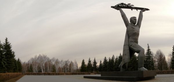 Парк Победы Омск памятники