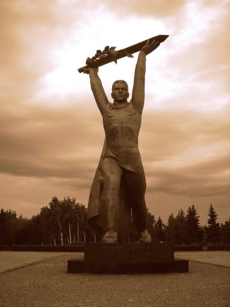 Парк Победы Омска скульптуры