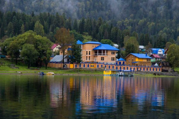 Турбаза горное озеро Телецкое Алтай