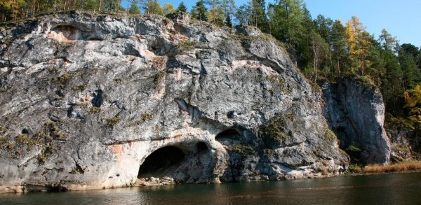 Скала карстовый мост Оленьи ручьи