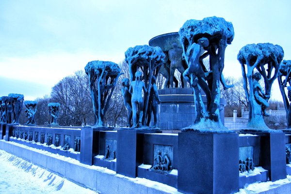 Парк скульптур Вигеланда фонтан