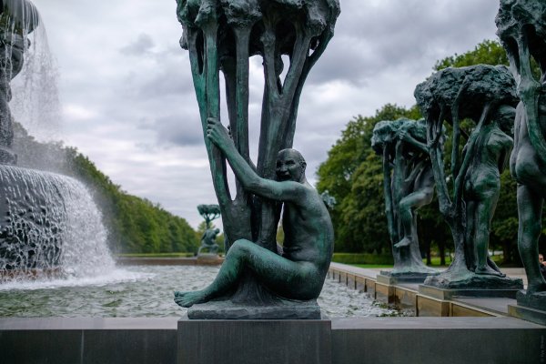 Парк Вигеланда в Осло фото