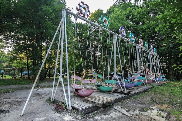 Заброшенные аттракционы в парке Екатерингоф