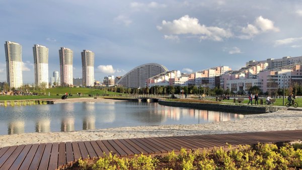 Ходынский бульвар, парк «Ходынское поле»;